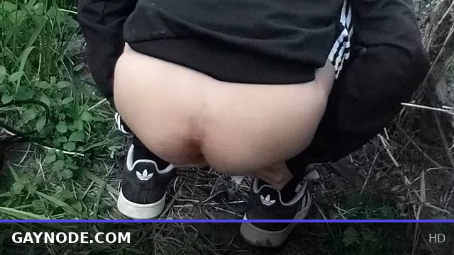 Jon Arteen's Ass Cleans Up His Outdoor Cum in This Hot Behind-the-Scenes Twink Replay