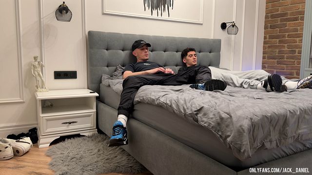 Two Friends Get Naked and Jerk Off Together in Hot Twink Action