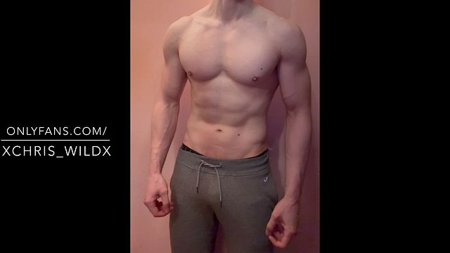 Hunk flex muscle in grey sweatpants | Muscle Worship